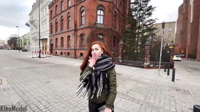 İctimai pikap: gözəl qız iPhone üçün sikilir və öz pişiyinə cum olur. CleoModel